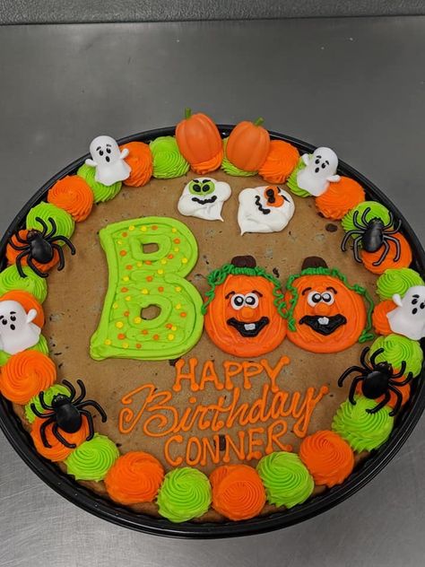 Cookie Cake Decoration Ideas, Food Contest Ideas, Halloween Message Cookies, Halloween Cookie Cake Designs, Halloween Cookie Cakes, Cookie Cake Ideas, Cookie Cake Decorating Ideas, Halloween Cookie Cake, White Chocolate Matcha