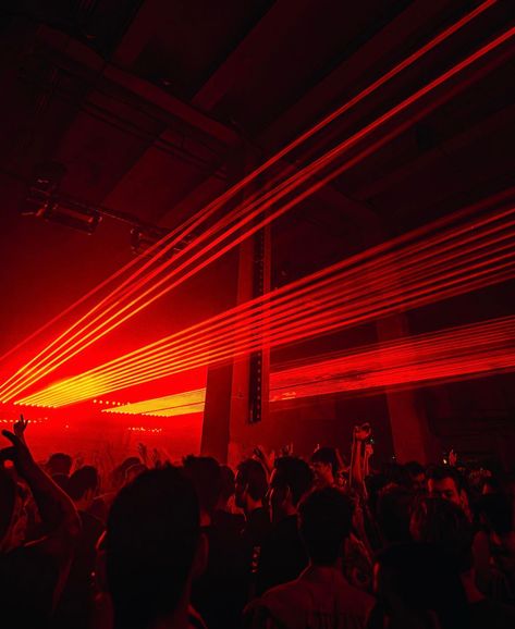 Liquid Dnb Aesthetic, Berlin Night Club, Aesthetic Club Pictures, Industrial Nightclub, Dark Club Aesthetic, Dnb Aesthetic, Nightlife Aesthetic Club, Night Club Photography, House Music Aesthetic