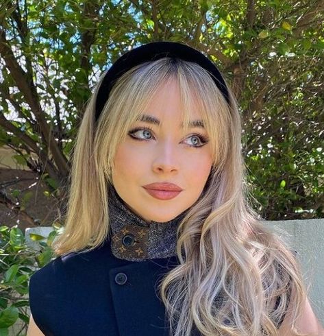 Sabrina Carpenter Style, Sabrina Carpenter Outfits, American Beauty, Layered Hair, Sabrina Carpenter, Hairstyles With Bangs, Hair Trends, New Hair, Cute Hairstyles