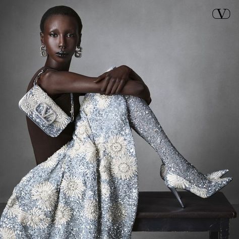 Valentino Spring/Summer 2023 Campaign (Valentino) Valentino Photoshoot, Valentino Spring Summer 2023, Valentino Campaign, Vogue Poses, Liberian Girl, Valentino Haute Couture, Vogue Covers, Spring Summer 2023