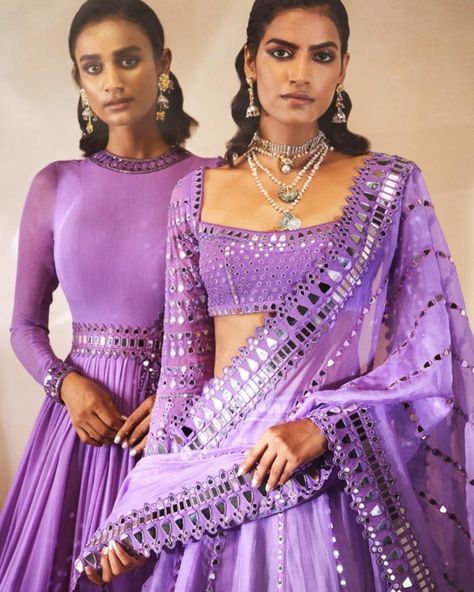 Bridesmaids Photoshoot, Quirky Bride, Lavender Prom, Traditional Ideas, Purple Lehenga, Indian Outfits Lehenga, Classic Mirror, Lehenga Designs Simple, Bridal Dresses Pakistan