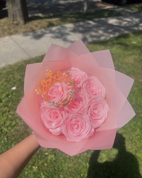 Tiny pink flower bouquet 💗 7 count baby pink with crown 💕 - - #roses #reels #rosas #florist #rosaseternas #eternalroses #explore #bouquet #viral #fyp #ramobuchon #smallbusiness #explorepage Ramo Ideas, Pink Flower Bouquet, Flower Bouquet Diy, Bouquet Ideas, Diy Bouquet, Pink Flower, Quince, Baby Pink, Flowers Bouquet