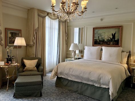 Luxury Hotels Paris, George V Paris, Luxury Hotels Interior, Paris Luxury, Hotel Room Design, Hotel Interior Design, Luxury Suite, Modern Hotel, Paris Hotels