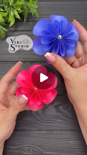 3d Flower With Paper, Flowers 3d Paper, How To Make 3d Flowers Paper, 3d Flowers Paper, 3d Paper Flowers Diy, Craft Fair Display Table, 3d Paper Flowers, Fair Display, Craft Fair Displays