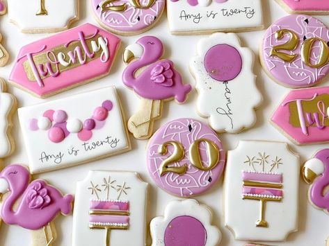 Girly Royal Icing Cookies, Royal Icing Cookies Designs Birthday, Birthday Cake Cookies Decorated, Gift Cookies Decorated, Biscuit Decorating, Birthday Recipes, Happy Birthday Cookie, Cookie Decorations, Cookies Birthday