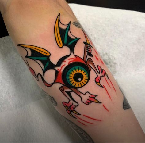 Eyeball Wings Tattoo, Old School Eye Tattoo, Traditional Eyeball Tattoo, Eye With Wings Tattoo, Eyeball With Wings, Trad Flash, Eyeball Tattoo, 90s Tattoos, Monster Tattoo