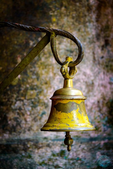 Bell in a temple in Kathmandu, Nepal © Dutourdumonde Photography Temple Bells, Ring My Bell, Gongs, Ding Dong, Yellow Aesthetic, Mellow Yellow, Shades Of Yellow, Wabi Sabi, Decorative Bells