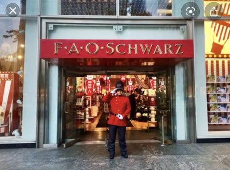 FAO Schwarz Toy Store featured in the movie Big with Tom Hanks Manhattan Trip, Christmas Toy Store, New York Noel, Macy's Day Parade, Holidays In New York, Rockefeller Plaza, New York City Christmas, Nyc Travel Guide, Nyc Lifestyle