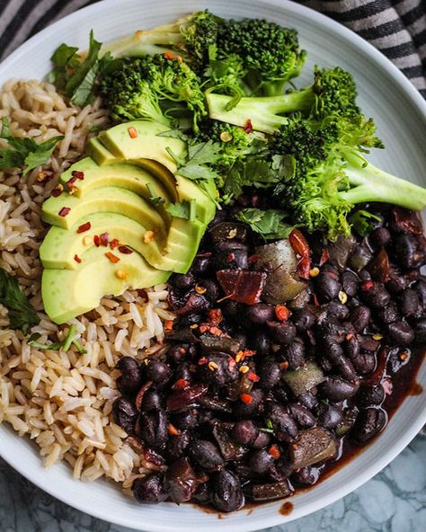 Maple Cayenne Black Beans (vegan & gluten free) – Plant Based RD Black Bean Plant, Rice Broccoli, Gluten Free Plant Based, Black Bean Recipes, Gluten Free Soy Sauce, Tofu Recipe, Vegan Dinner, Canned Black Beans, Tofu Recipes