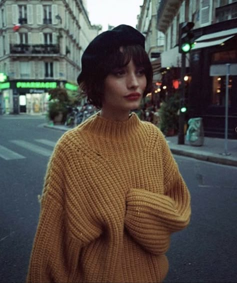 Beret Outfit, Taylor Lashae, Chic Dressing, Parisian Look, French Girls, French Chic, French Women, Parisian Chic, French Girl