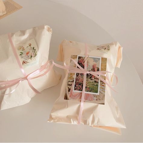 Small Business Wrapping Ideas, Letters Drawing, 귀여운 음식 그림, Small Business Packaging Ideas, Packaging Ideas Business, Handmade Packaging, Gift Inspo, Creative Gift Wrapping, Business Packaging