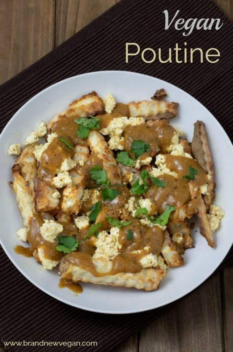 I'll admit I've never tried Poutine before so can only imagine what the real thing tastes like - because this Vegan Poutine I made is off the chart! Vegan Poutine, Macro Bowls, French Fry Recipe Baked, Chilaquiles Recipe, Vegan Feast, Ms Diet, Wfpb Recipes, Vegan Potato, Vegan Sauces