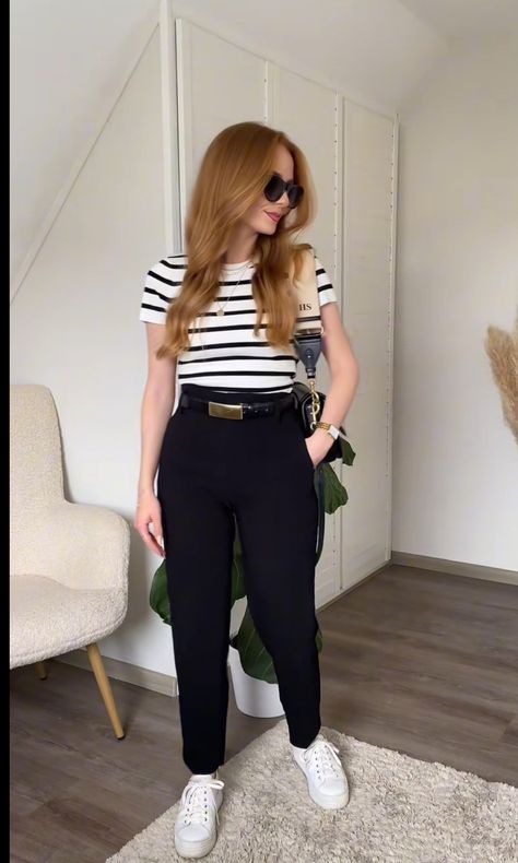 Business Casual Black Pants With Vertical Stripes, Chic Black Semi-formal Pants, Confident Outfit, Female Clothes Outfits, Look Office, Work Wear Outfits, Casual College Outfits, Professional Outfits Women, Look Retro