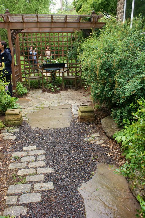 Cobblestone Backyard, Garden Wonderland, Garden Pavers, Landscaping Projects, Garden Pathways, Step Stones, Gravel Path, Garden Idea, Stone Path