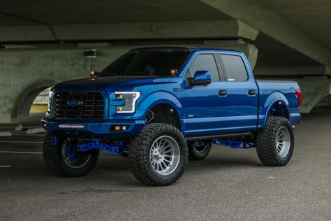 6 Inch Lifted 2017 Ford F-150 2WD | Rough Country 2017 Ford F150, Rough Country Suspension, Fords 150, Ford Trucks F150, Air Bag, Trailer Hitch, 6 Inches, Tonneau Cover, Led Light Bars