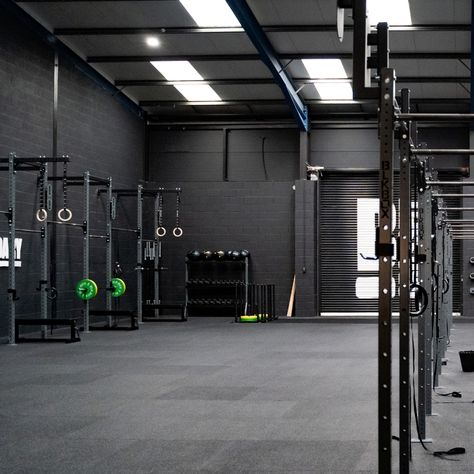 The ideal CrossFit training facility?! 😍 This is Boundary CrossFit 2.0. Located in Belfast Harbour. The layout lends itself perfectly for running CrossFit classes without interfering with the open gym area and coaching. - 6 Bay Samson Wall Mounted Rig with BLK BOX Utility Rings, Wall Ball Target sand Pull Up Bars. T - 12 Bay Goliath Free Standing Rig with Wall Ball Targets, Pull Up Bars and gym rings. There is also an extensive conditioning area with Concept Ski-ergs, Rowers and an Agili... Gym Rings, Open Gym, Training Facility, Wall Balls, Crossfit Training, Gym Ideas, Crossfit Gym, Pull Up Bar, Gym Design