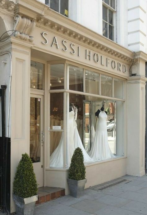 Boutique Exterior, Bridal Shop Interior, Bridal Shop Decor, Bridal Shop Ideas, Boutique Window Displays, Bridal Boutique Interior, Fashion Showroom, Bridal Shower Decorations Diy, Clothing Store Interior