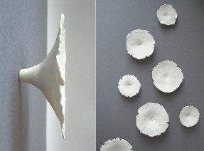 Ceramic Wall Art Sculpture, Flower Sculpture, Interior Design Dubai, Ceramic Wall Decor, Flower Molding, Flower Sculptures, Ceramic Wall Art, White Pottery, Ceramic Flower