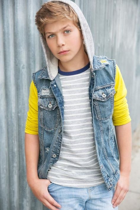 Walker Bryant, Colin Ford, Haley Joel Osment, Boys Fashion Trends, Theatre Actor, Social Media Stars, Teenage Boys, Sweet Girls, Denim Vest