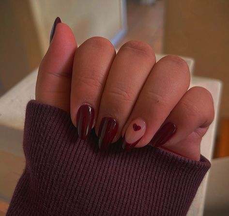 Oval Shaped Nails Black Women, Short Acrilyc Nail Ideas Coffin, Autumn Nails Short Almond, Nail Inpos Ideas Almond, Valentines Day Nails Dark Red, Burgundy Nail Designs Almond, Gel Nail Designs Natural Nails Short, Dark Red Short Almond Nails, Almond Fall Nails 2024