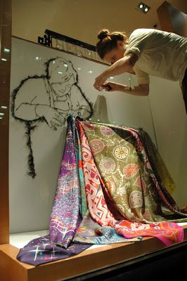 Scarves Display, Fashion Window Display, Fabric Store Design, Scarf Display, Window Display Retail, Windows Display, Visual Merchandising Displays, Store Window Displays, Window Display Design