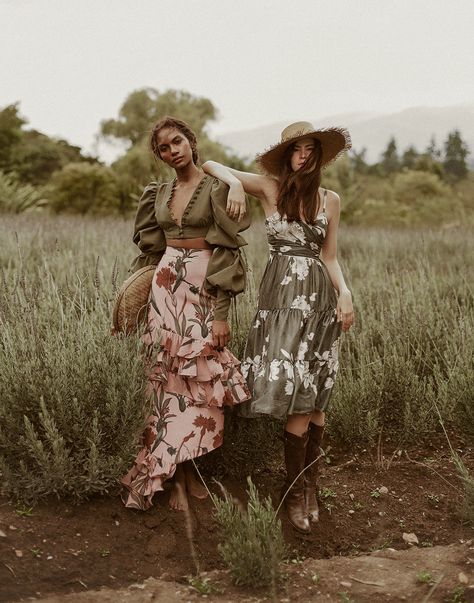 Notion Images, Boho Shoot, Fall Couple Pictures, Fall Photoshoot Ideas, Portret Feminin, Boho Photoshoot, Boho Style Inspiration, Brand Boards, Fall Portraits