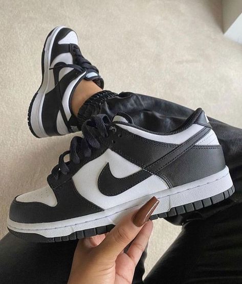 Nike Blazer Outfit, Dr Shoes, Trendy Shoes Sneakers, Jordan Shoes Girls, All Nike Shoes, Nike Air Shoes, Cute Nike Shoes, Fresh Shoes, Hype Shoes