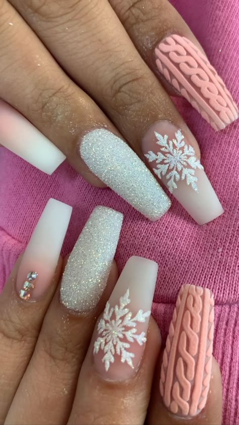 Nail Art Noel, Unghie Nail Art, Holiday Nail Designs, Nails Trends, Nail Art Gel, Plaid Nails, Happy Nails, Holiday Nail, Snowflake Nails