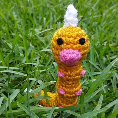 http://www.ravelry.com/patterns/library/weedle-pokemon-3 Cursed Crochet, Weedle Pokemon, Pokemon Amigurumi, Crochet Stuffies, Pokemon Crochet, Pokemon Crochet Pattern, Crochet Pokemon, Pokemon Pattern, Pokemon Craft