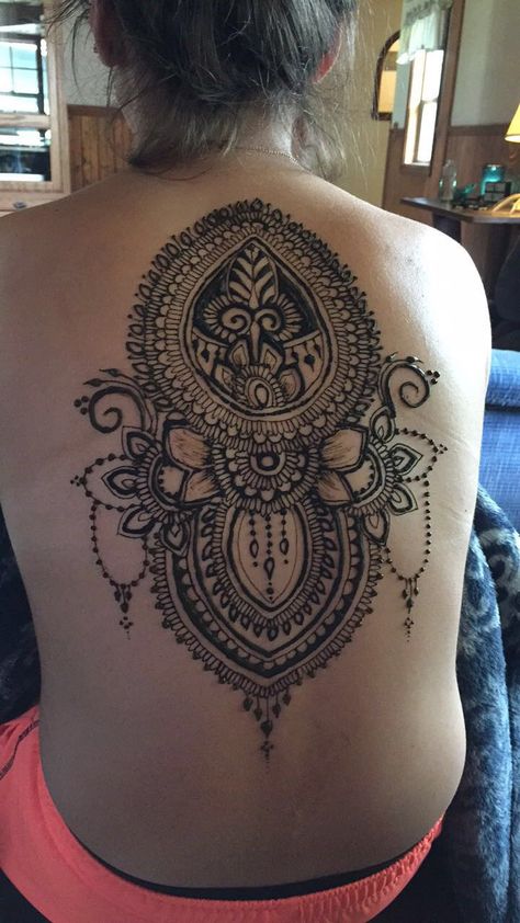 back henna tattoo! proud of this!! ☀️ inspired by: ritualbydesign on insta Lower Back Henna, Back Henna Tattoo, Henna Tattoo Back, Mehndi Inspiration, Body Henna, Thigh Henna, Henna Mendhi, Back Henna, Henna Inspiration