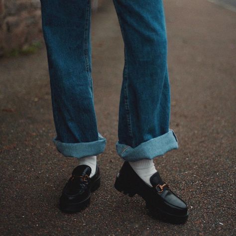 Loafers Outfit Winter, Platform Loafers Outfit, Loafers Aesthetic, Loafers Women Outfit, Penny Loafers Outfit, Low Loafers, Black Loafers Outfit, Loafers For Women Outfit, Loafer Outfits