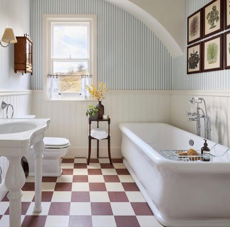 Checkered Flooring, Checkered Floor, Cottage Bath, Casa Country, Casas The Sims 4, Tiles Design, Bathroom Trends, Green Bathroom, Striped Wallpaper