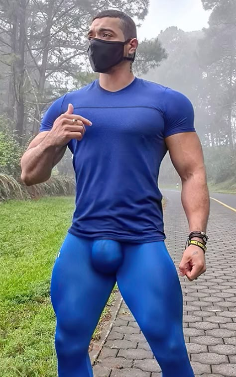 Compression Tights Men, Mens Running Tights, Muscle Legs, Muscle Model, Gym Wear Men, Latino Men, Lycra Leggings, Gym Guys, Lycra Men