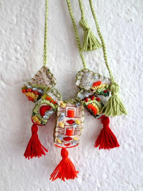 Embroidered Macedonian-Inspired DIY Necklace Textile Sketchbook, Embroidered Necklaces, Diy Statement Necklace, Fabric Necklaces, Diy Necklaces Tutorial, Jewellery Diy, Diy Jewelry Tutorials, Embroidered Designs, Embroidered Necklace