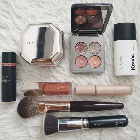 Makeup Tools Products, Makeup Package, Minimal Makeup, Beauty Goals, Luxury Makeup, Noel Christmas, Gorgeous Makeup, Simple Skincare, Makeup Vanity