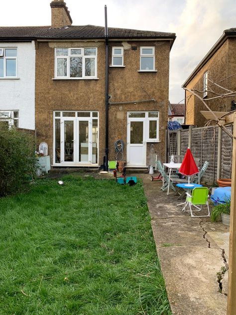 PHOT Terraced House Garden Ideas, Terrace House Garden Ideas, 1930s Garden, Terraced House Garden, Garden Ideas Uk, Renovation Budget, 1930s House, Exterior Renovation, Concrete Steps