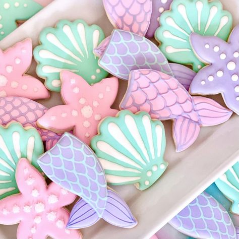 Mermaid Cookies 3rd Birthday, Mermaid Birthday Party Cookies, Mermaid Cookies Decorated Easy, Mermaid Cookie Cake Ideas, Mermaid Baby Shower Cookies, Mermaid Party Cookies, Mermaid Theme Cookies, Mermaid Macarons, Mermaid Sugar Cookies Royal Icing