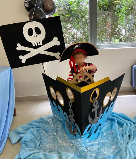 Pirate Ships Diy, Pirate Wreath, Diy Crafts Easy At Home, Alphabet Crafts Preschool, Pirate Toys, Pirate Themed Birthday, Pirate Decor, Happy 7th Birthday, Creative Wreaths