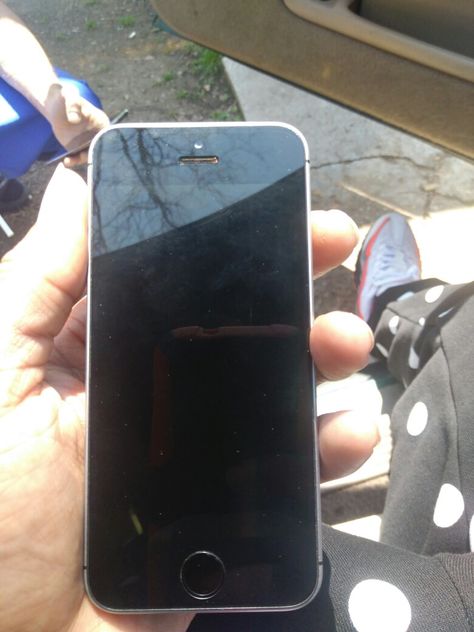 This iphone works perfect no damage Iphone 5se, Phones For Sale, Cell Phones, Cell Phone, Iphone, Electronic Products