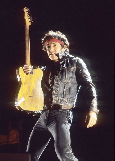 Turns Out Bruce Springsteen Is Also the Boss of Style Bruce Springsteen Concert Outfit, Bruce Springsteen Outfit, Bruce Springsteen 80s, 80s Musicians, Bruce Springsteen Album Covers, Born In The Usa Bruce Springsteen, Bruce Springsteen Dancing In The Dark, Bruce Springsteen Albums, Bruce Springsteen The Boss