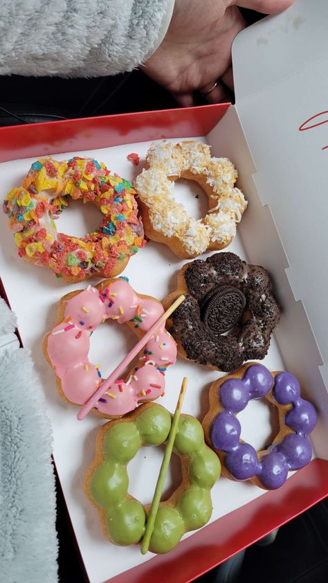 Mochi Donut Aesthetic, Japanese Donut, Mochi Doughnut, Mochi Donut Recipe, Japanese Donuts, Mochi Donut, Kawaii Cooking, Cute Donuts, Food Therapy