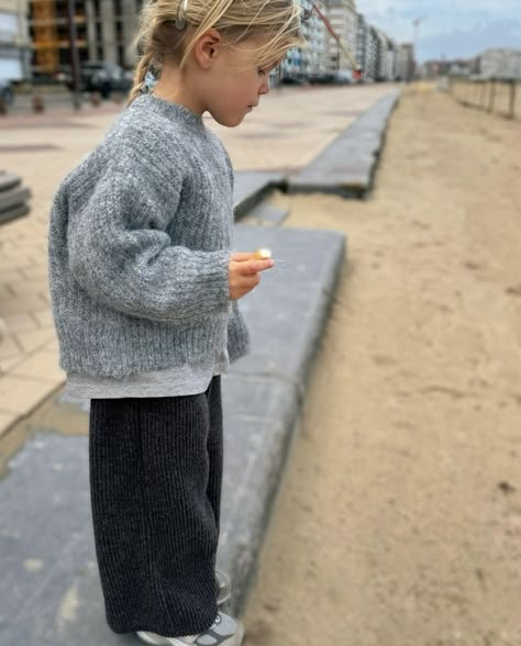 Kids Autumn Outfits, Aesthetic Kids Outfits, Chic Kids, Kids Winter Fashion, Kids Ootd, Baby Fits, Toddler Girl Style, Little Outfits, Kids Style