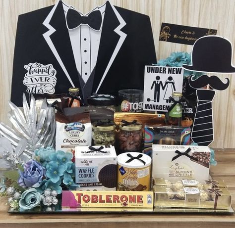 Groom Hamper Ideas, Hampers For Men, Hampers Ideas, Hamper Ideas, Trousseau Packing, Wedding Gift Pack, Creative Wedding Gifts, Bridal Gift Wrapping Ideas, Packing Ideas