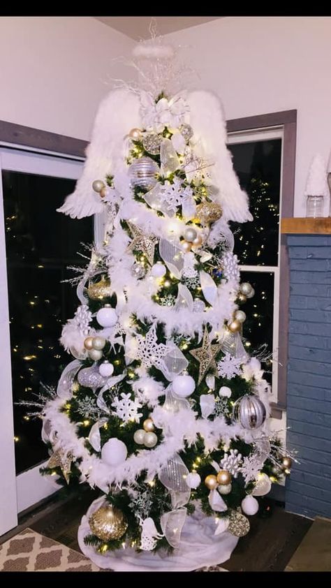 Angel Wing Christmas Tree, Angel Xmas Tree Ideas, Angelic Christmas Tree, Angel Theme Christmas, Angel Christmas Tree Theme Decorating Ideas, Angel Christmas Tree Ideas, Angel Themed Christmas Trees, Angel Theme Christmas Tree, Angel Tree Ideas