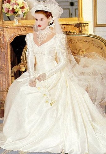 1990s Wedding Dress | by Şennur Princess Margaret Wedding, Prinses Margaret, 90s Wedding Dress, Princesa Margaret, Style Année 80, 1920s Wedding Dress, Royal Wedding Gowns, Royal Wedding Dress, White Wedding Dress