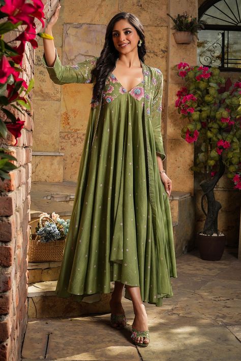 Shop for these amazing collections of Green Silk Chanderi Printed Floral Mughal Embroidered Jacket With For Women by Niti Bothra online at Aza Fashions. Jacket With Dress, Chanderi Dress, Heavy Dresses, Dresses For Pregnant Women, Designer Dresses Casual, Boutique Dress Designs, Fancy Dress Design, Dress Indian Style, Stylish Dress Book