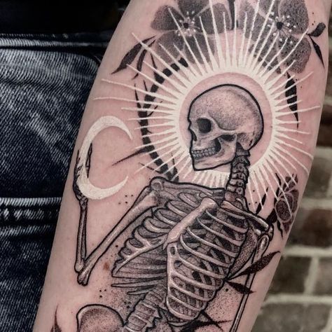 Owl Feather Tattoos, Skeleton Tattoo, Feather Tattoo Design, Wicked Tattoos, Skeleton Tattoos, Spooky Tattoos, B Tattoo, Dark Arts, Spine Tattoos