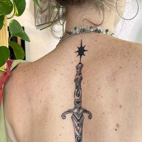 Fae on Instagram: "sick ass spine dagger  #pdxtattoo #pdx #portlandtattoo #portlandtattooartist #tattoo #tattoos #flashtattoo #blackwork #blackworktattoo #blkttt #pnwtattoo #pnwtattooartist #pnw #portlandartscene #portland #portlandoregon #qttr #ttt" Stalking Jack The Ripper Tattoo, Dagger Back Tattoo, Dagger Spine Tattoo, Dagger Tattoo Traditional, Archery Tattoo, Ink Poisoning, Pnw Tattoo, Portland Tattoo, Dagger Tattoo