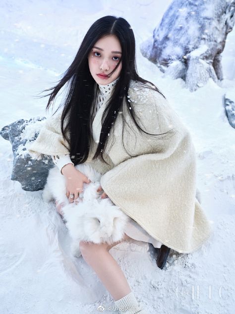 Bad Girl Clothes, Person Photography, Debut Photoshoot, Snow Photoshoot, Winter Photoshoot, Winter Photos, Photoshoot Concept, Christmas Photoshoot, Winter Aesthetic