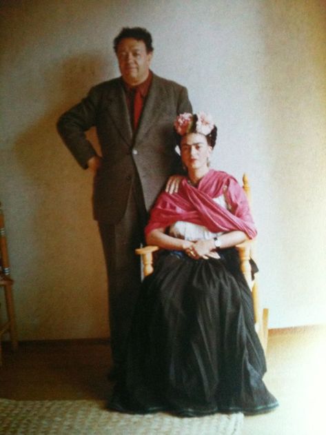 40 of the Sweetest Candid Photographs of Frida Kahlo and Diego Rivera ~ vintage everyday Freida Kahlo, Diego Rivera Frida Kahlo, Nickolas Muray, Frida Kahlo Portraits, Kahlo Paintings, Frida And Diego, Illustration Flower, Frida Art, Frida Kahlo Art